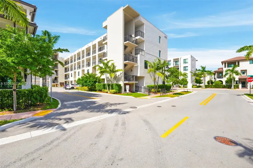 8167 NW 41st St #E-101 Doral, FL 33166