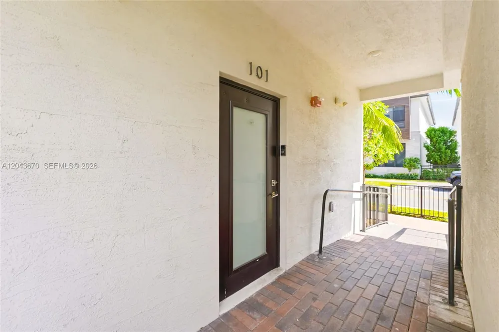 8167 NW 41st St #E-101 Doral, FL 33166