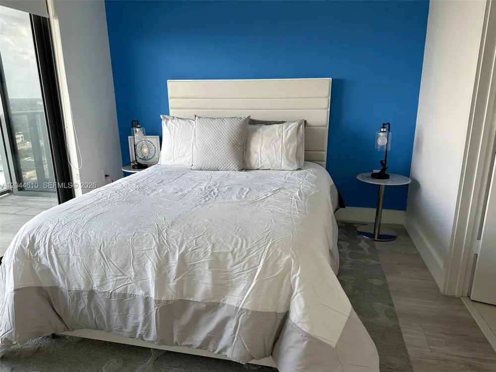121 NE 34th St #1915 Miami, FL 33137