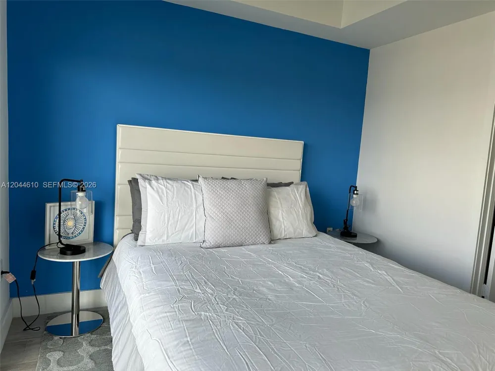 121 NE 34th St #1915 Miami, FL 33137