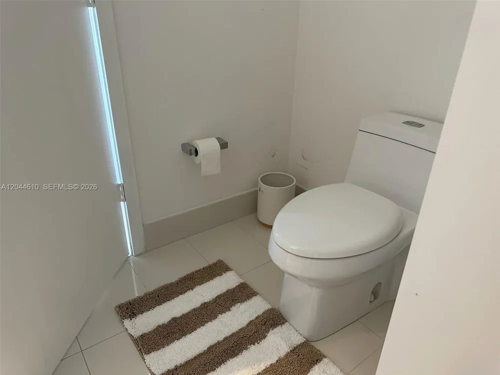 121 NE 34th St #1915 Miami, FL 33137