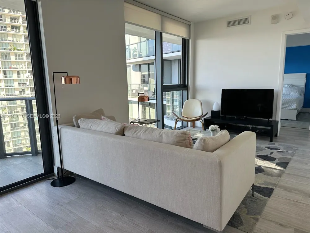 121 NE 34th St #1915 Miami, FL 33137