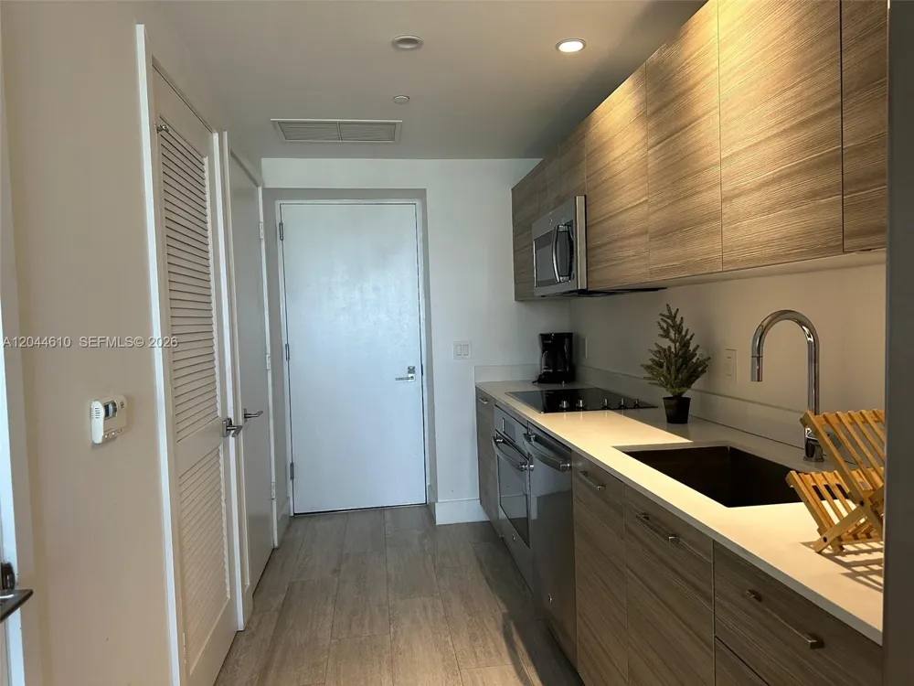 121 NE 34th St #1915 Miami, FL 33137