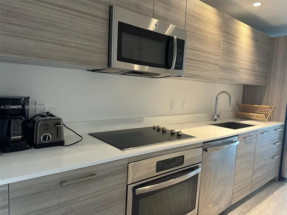 121 NE 34th St #1915 Miami, FL 33137