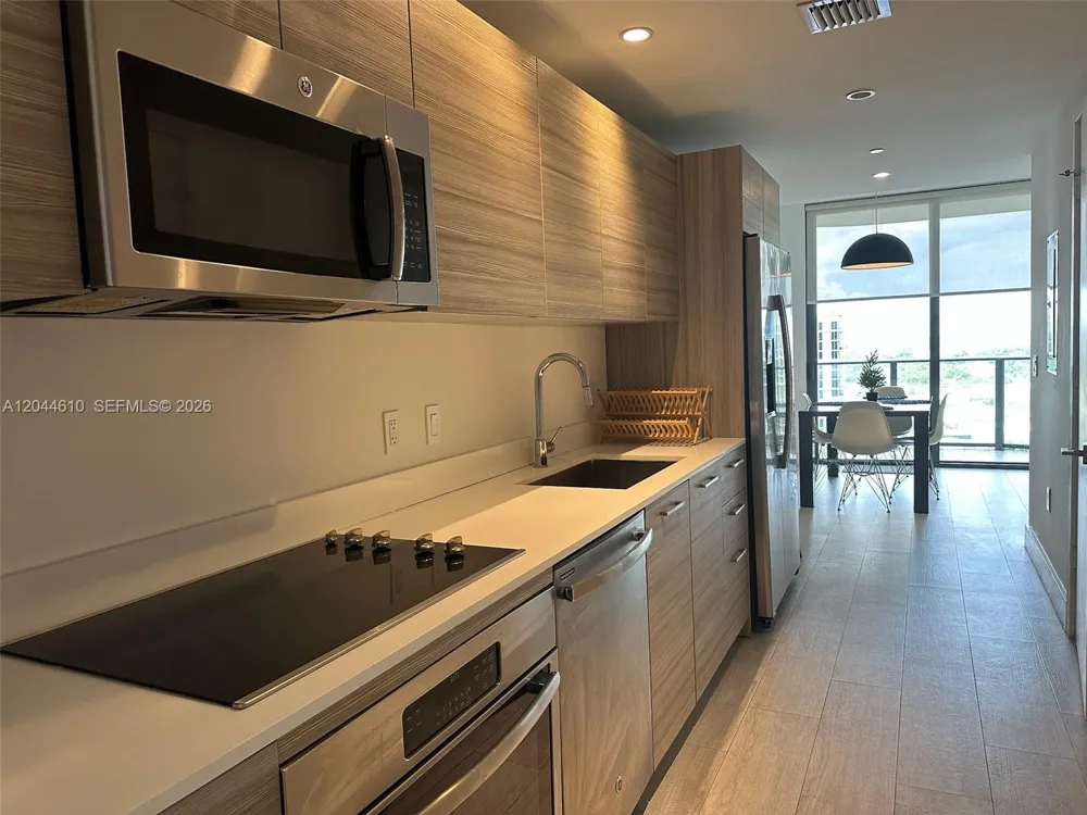 121 NE 34th St #1915 Miami, FL 33137