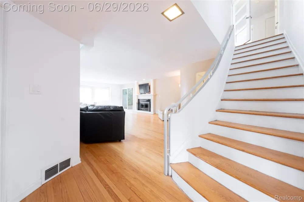 622 Sunningdale Drive Grosse Pointe Woods City, MI 48236