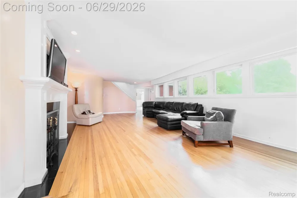 622 Sunningdale Drive Grosse Pointe Woods City, MI 48236