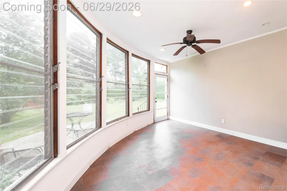 622 Sunningdale Drive Grosse Pointe Woods City, MI 48236