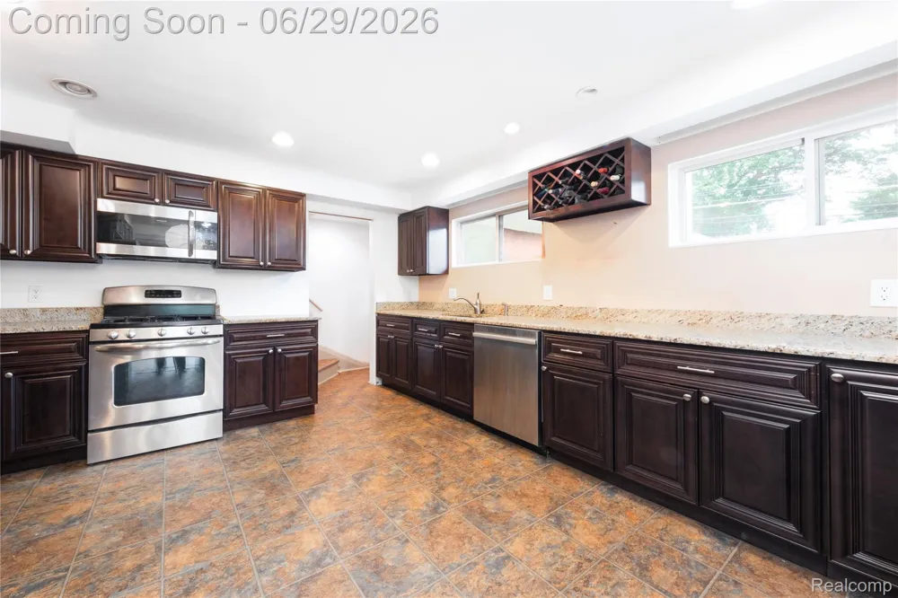 622 Sunningdale Drive Grosse Pointe Woods City, MI 48236