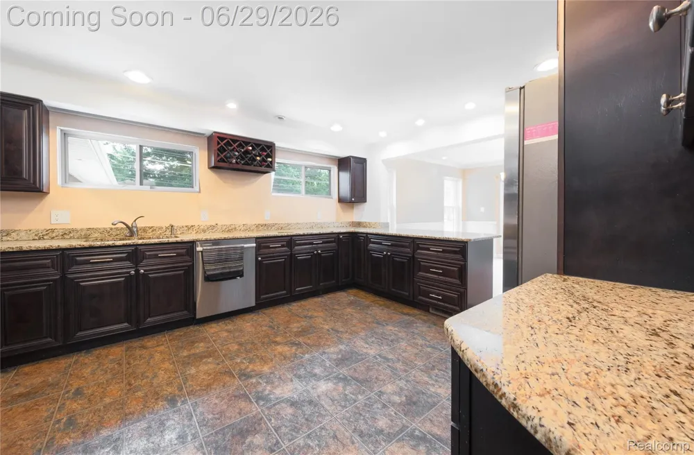 622 Sunningdale Drive Grosse Pointe Woods City, MI 48236