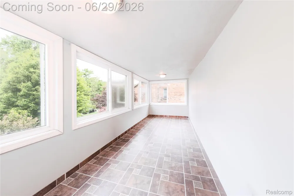 622 Sunningdale Drive Grosse Pointe Woods City, MI 48236