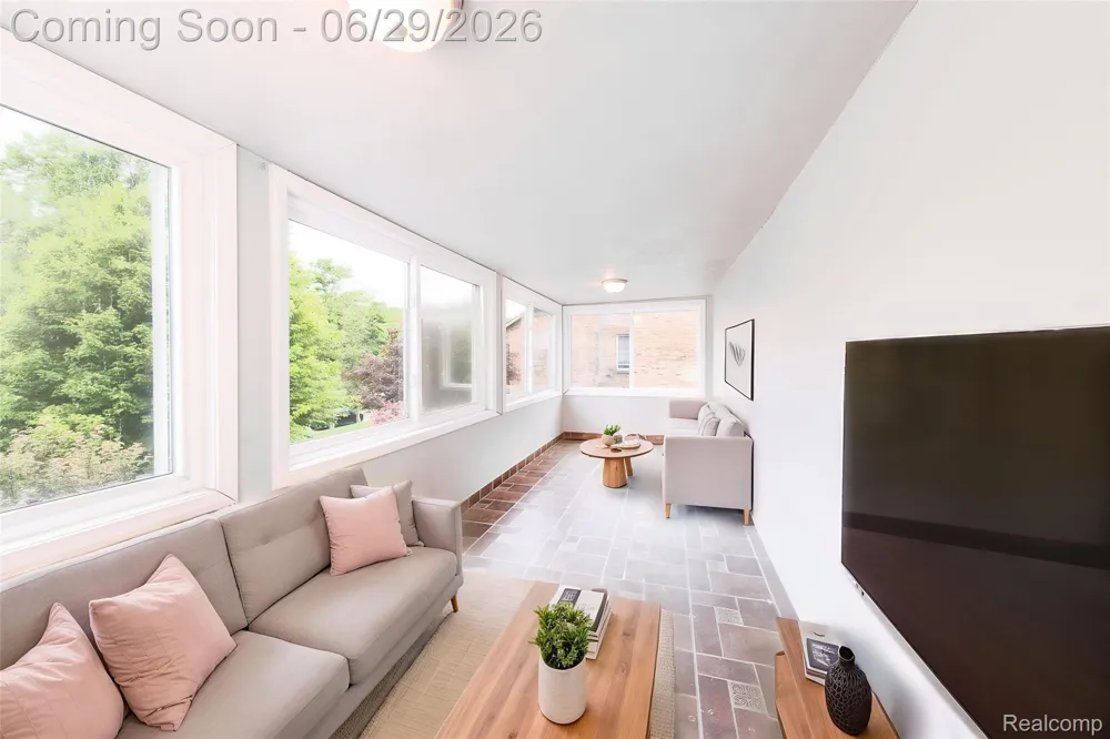622 Sunningdale Drive Grosse Pointe Woods City, MI 48236