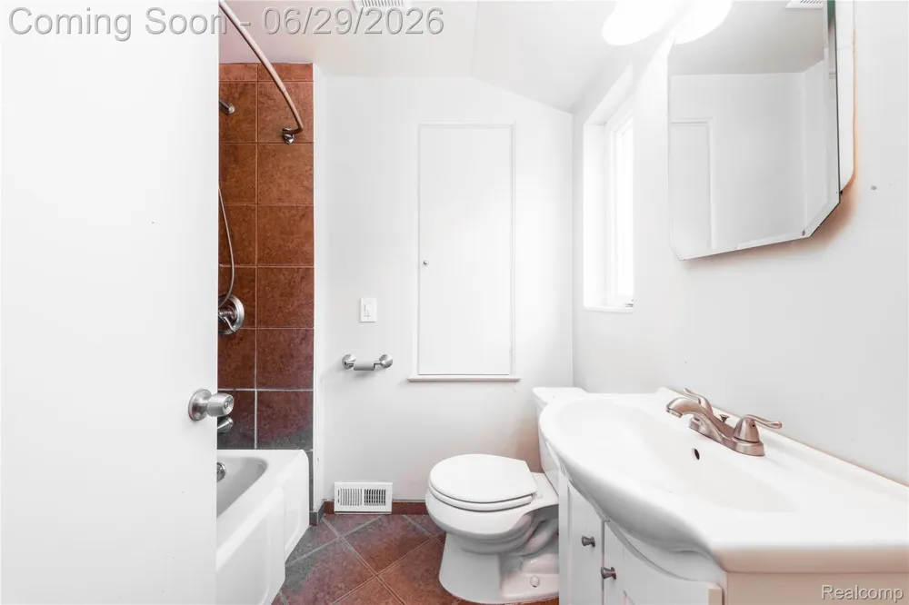 622 Sunningdale Drive Grosse Pointe Woods City, MI 48236