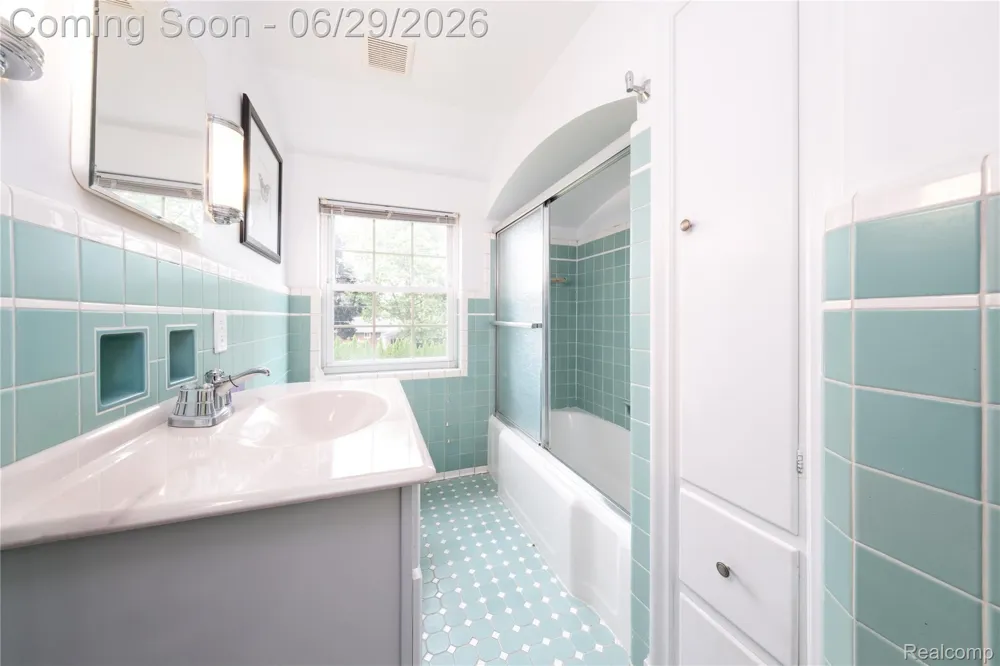 622 Sunningdale Drive Grosse Pointe Woods City, MI 48236