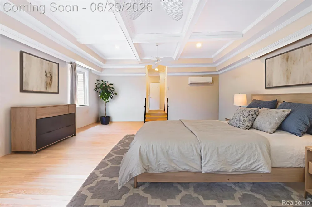 622 Sunningdale Drive Grosse Pointe Woods City, MI 48236