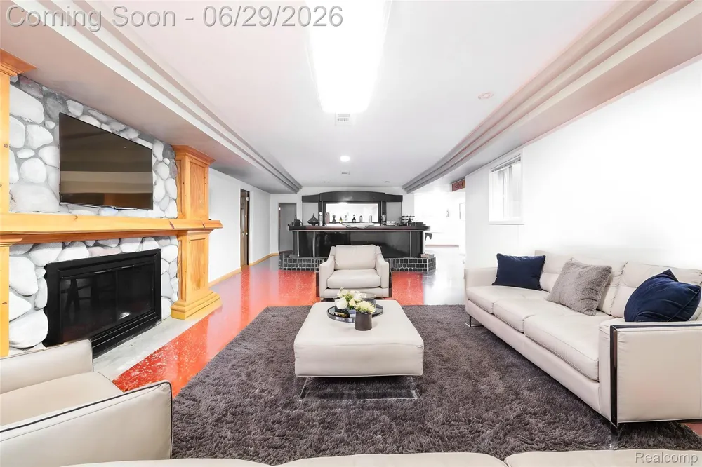 622 Sunningdale Drive Grosse Pointe Woods City, MI 48236