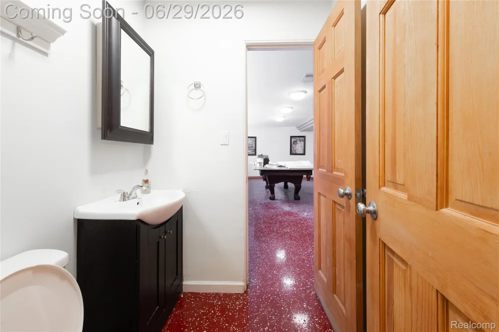 622 Sunningdale Drive Grosse Pointe Woods City, MI 48236