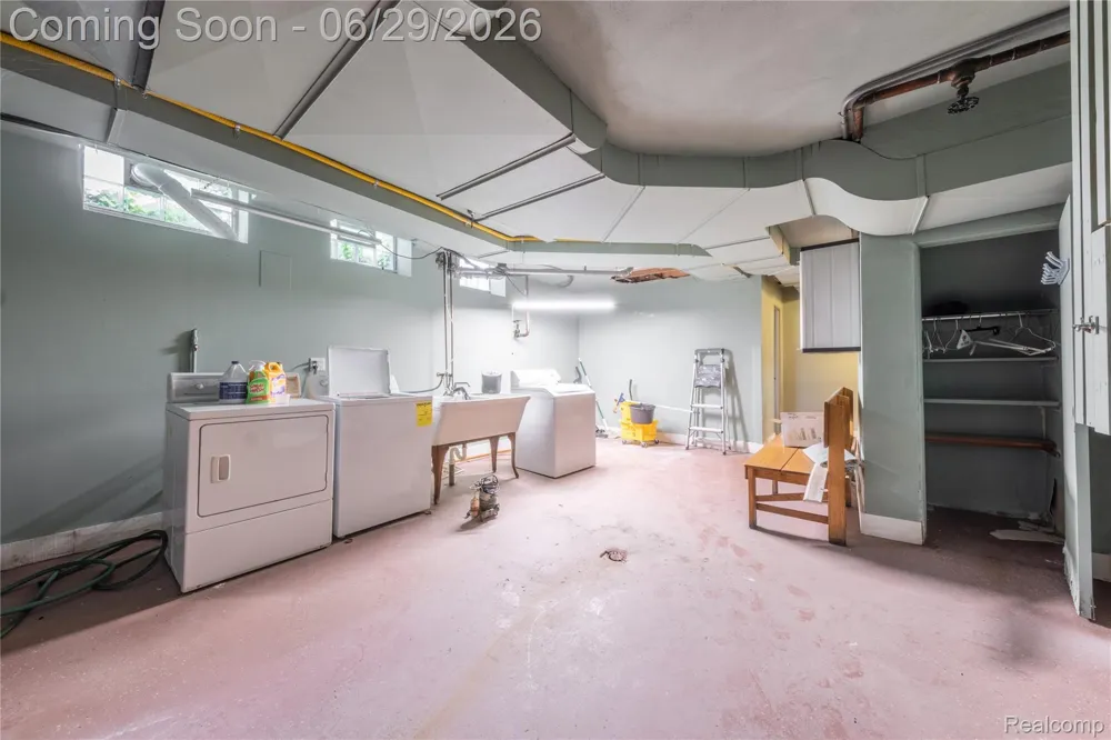 622 Sunningdale Drive Grosse Pointe Woods City, MI 48236