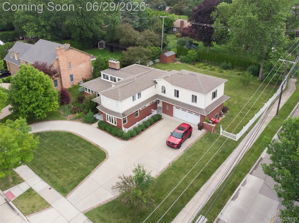 622 Sunningdale Drive Grosse Pointe Woods City, MI 48236