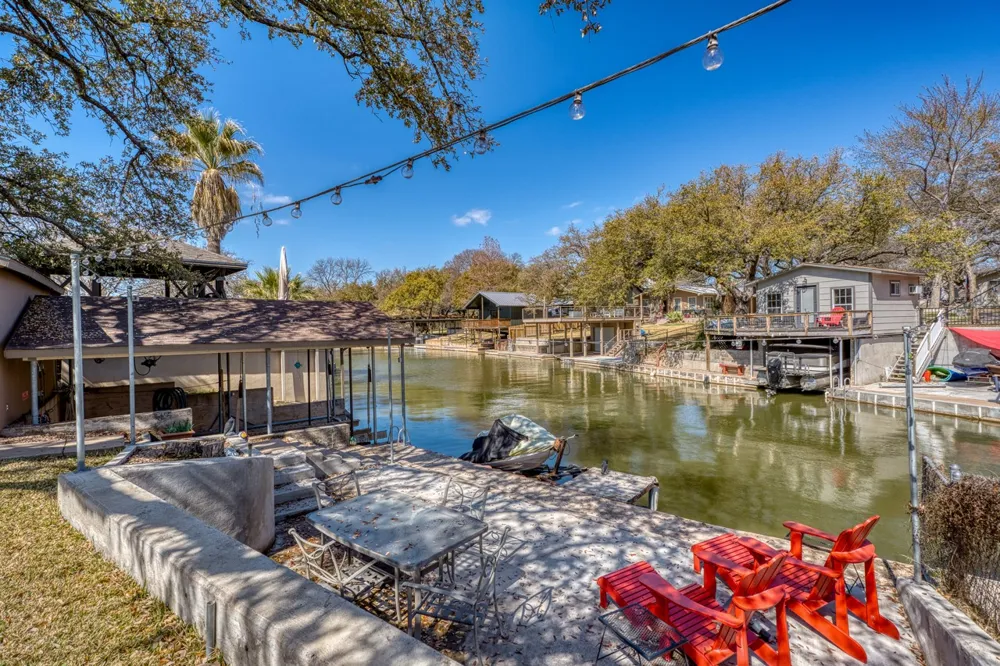 1408 Highland Dr Drive Highland Haven, TX 78654
