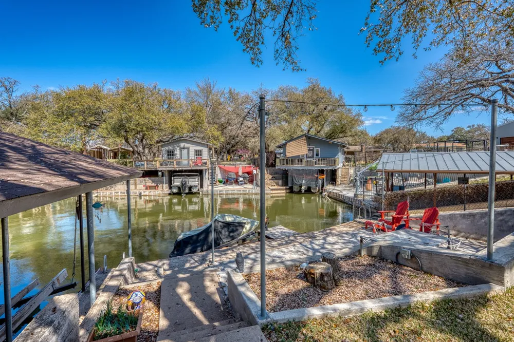 1408 Highland Dr Drive Highland Haven, TX 78654