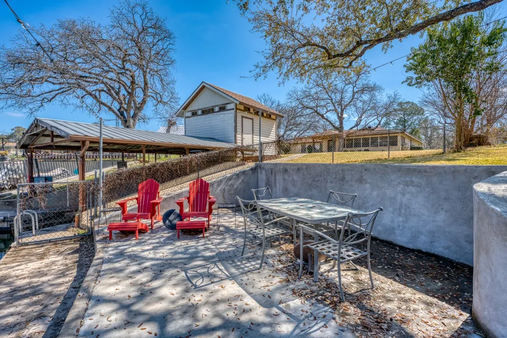 1408 Highland Dr Drive Highland Haven, TX 78654