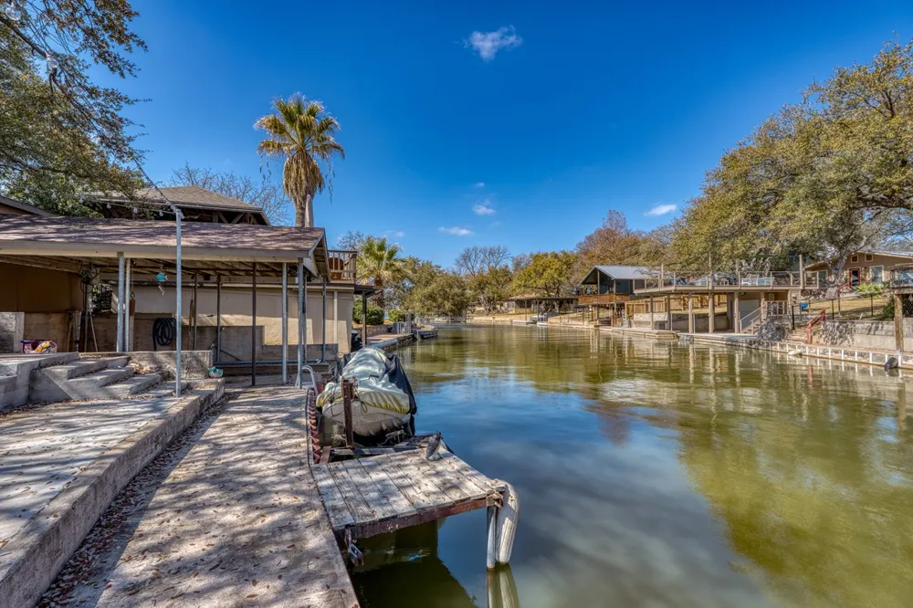 1408 Highland Dr Drive Highland Haven, TX 78654