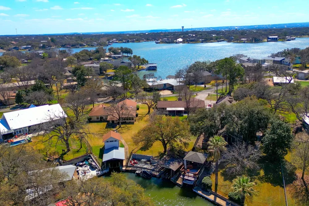 1408 Highland Dr Drive Highland Haven, TX 78654
