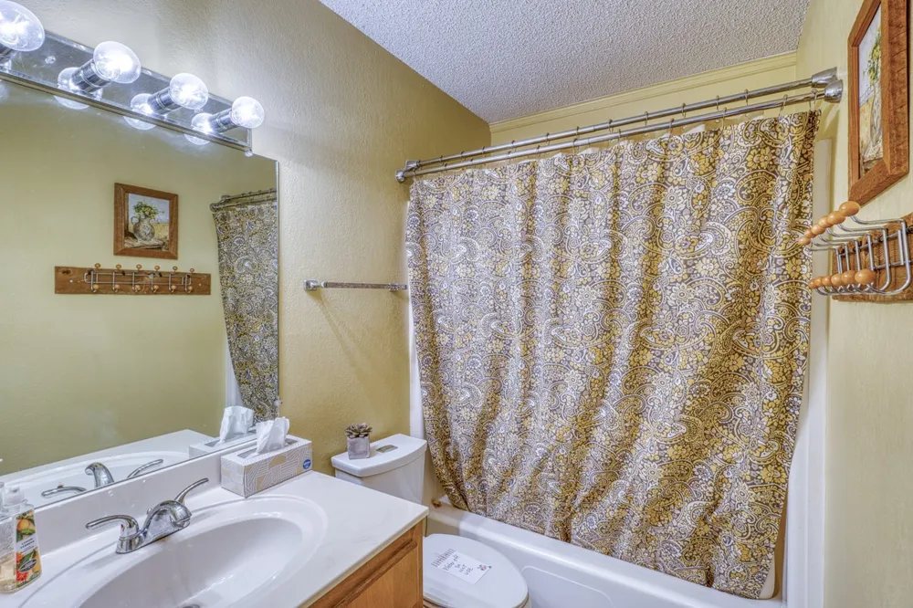 1408 Highland Dr Drive Highland Haven, TX 78654
