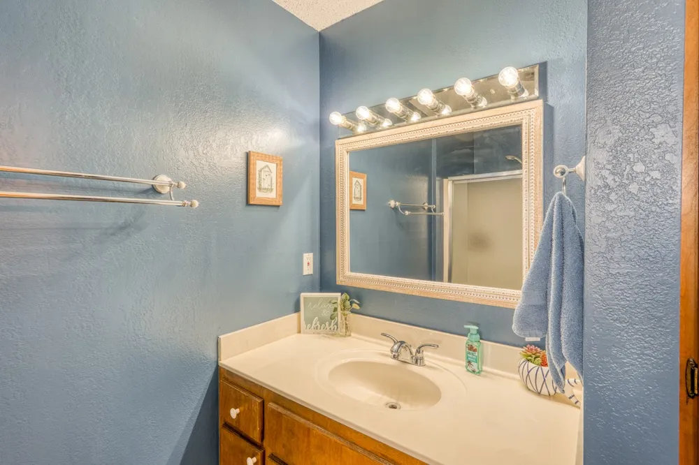 1408 Highland Dr Drive Highland Haven, TX 78654