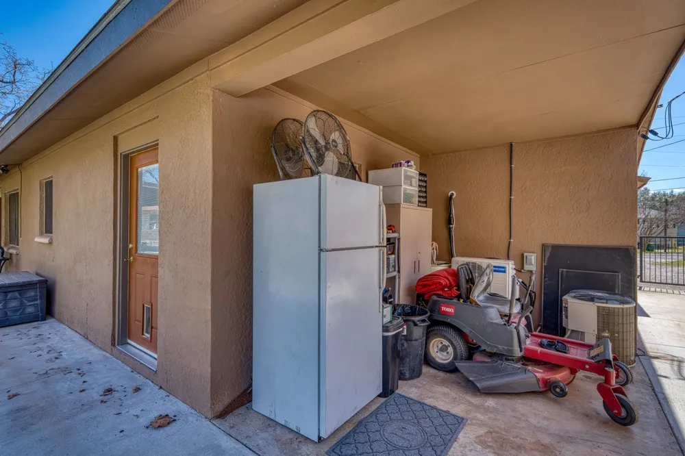 1408 Highland Dr Drive Highland Haven, TX 78654