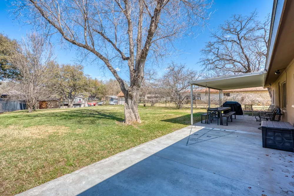 1408 Highland Dr Drive Highland Haven, TX 78654