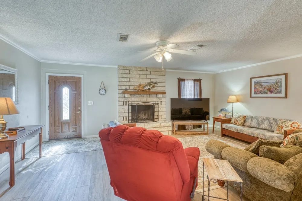 1408 Highland Dr Drive Highland Haven, TX 78654