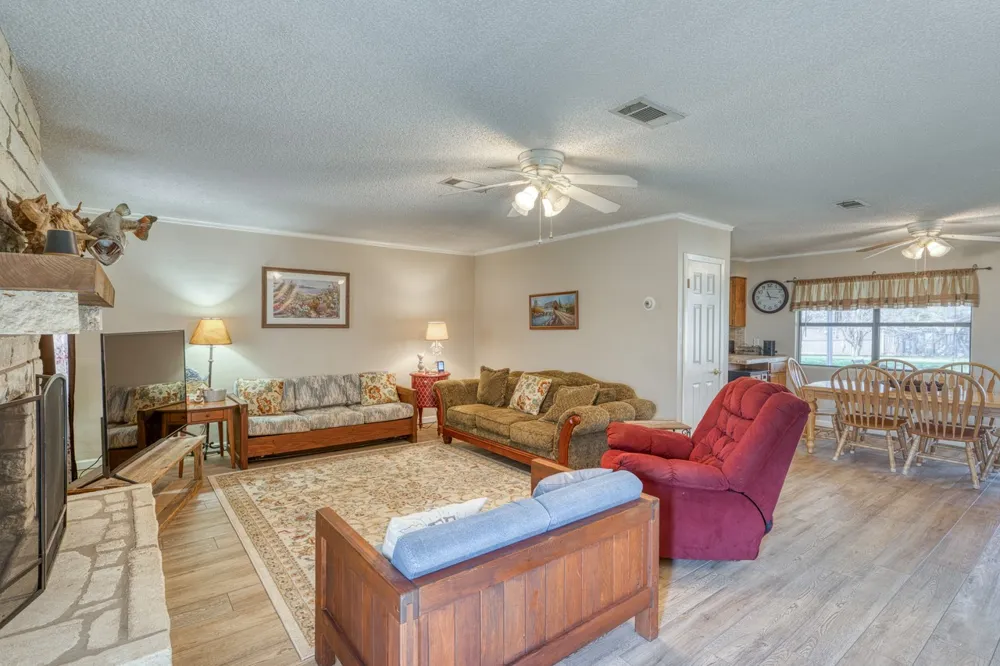 1408 Highland Dr Drive Highland Haven, TX 78654