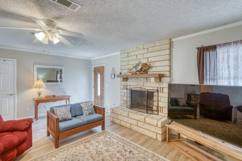 1408 Highland Dr Drive Highland Haven, TX 78654