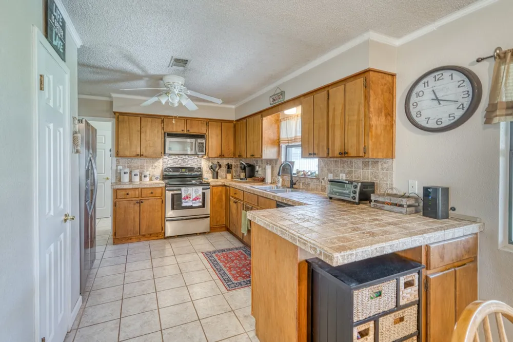 1408 Highland Dr Drive Highland Haven, TX 78654