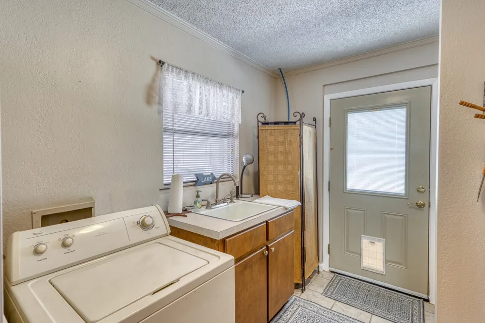 1408 Highland Dr Drive Highland Haven, TX 78654