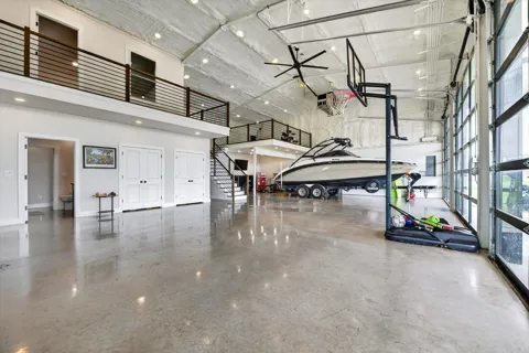 9082 Wolfe Run