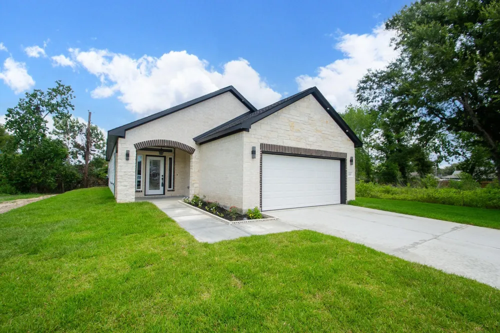 423 Manor Avenue Arcola, TX 77583