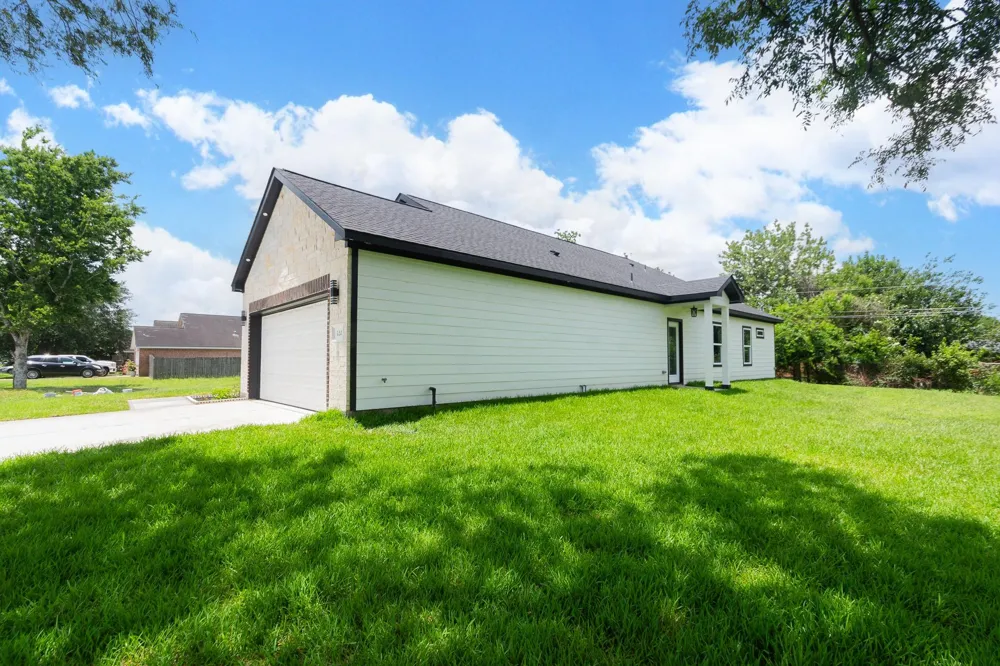 423 Manor Avenue Arcola, TX 77583