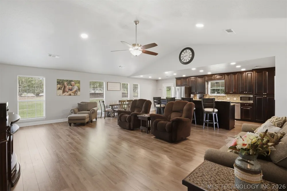 11305 Timber Oak Court Kingston, OK 73439
