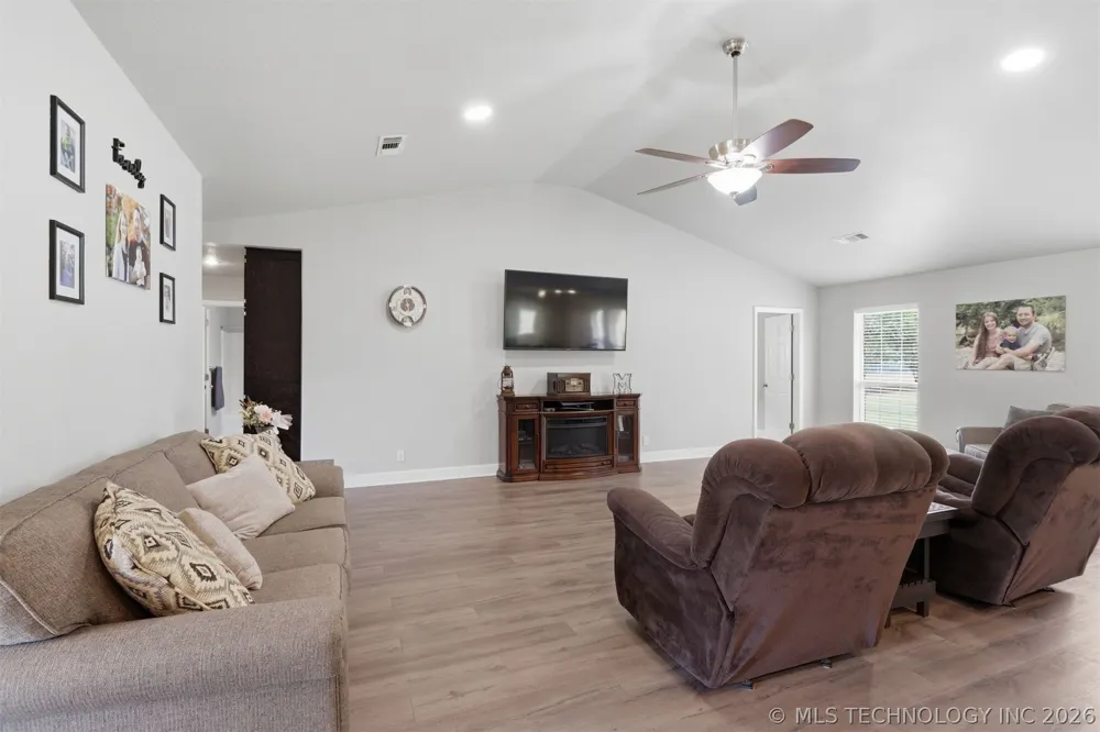 11305 Timber Oak Court Kingston, OK 73439