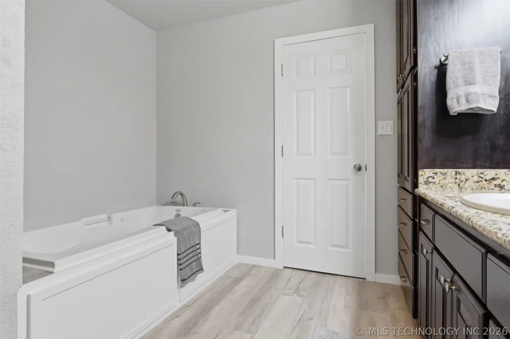 11305 Timber Oak Court Kingston, OK 73439