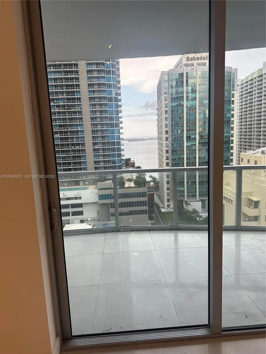 1060 Brickell Ave #2505 Miami, FL 33131