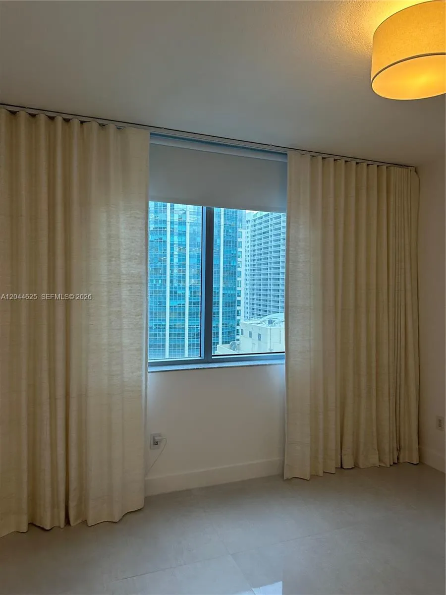 1060 Brickell Ave #2505 Miami, FL 33131