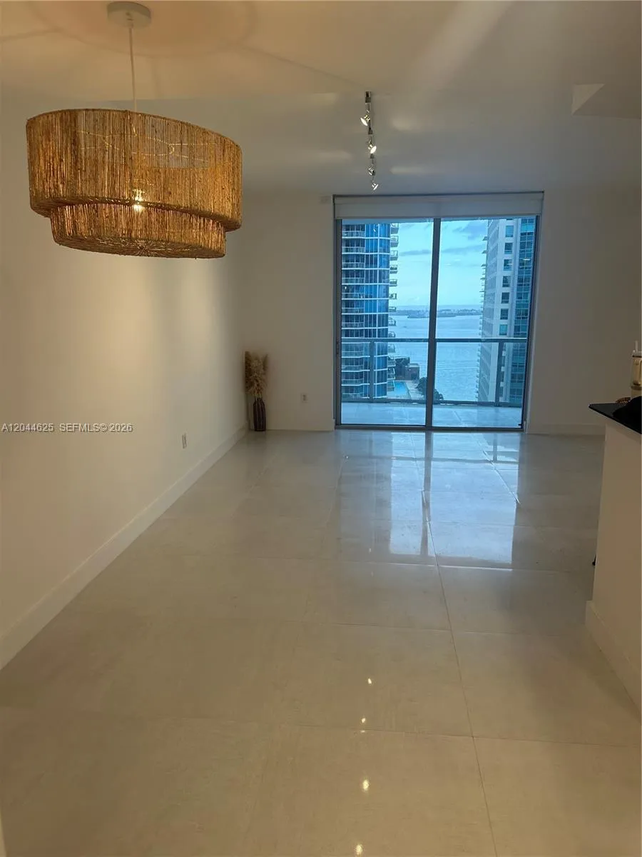 1060 Brickell Ave #2505 Miami, FL 33131