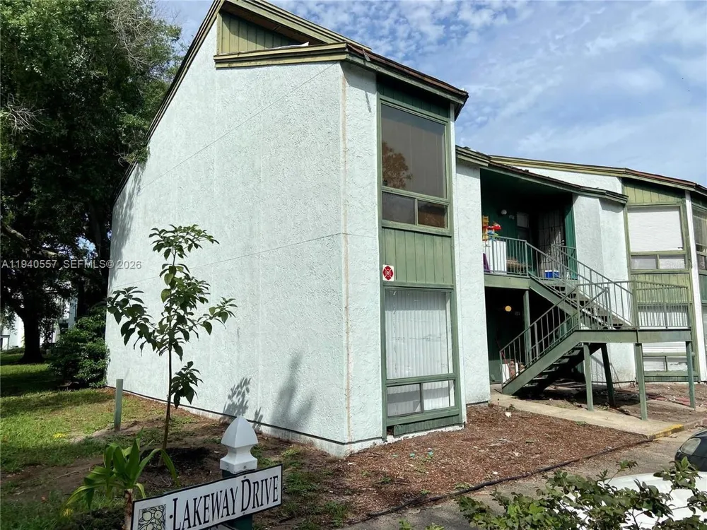 4318 Lakeway Dr #12-D Orlando, FL 32839