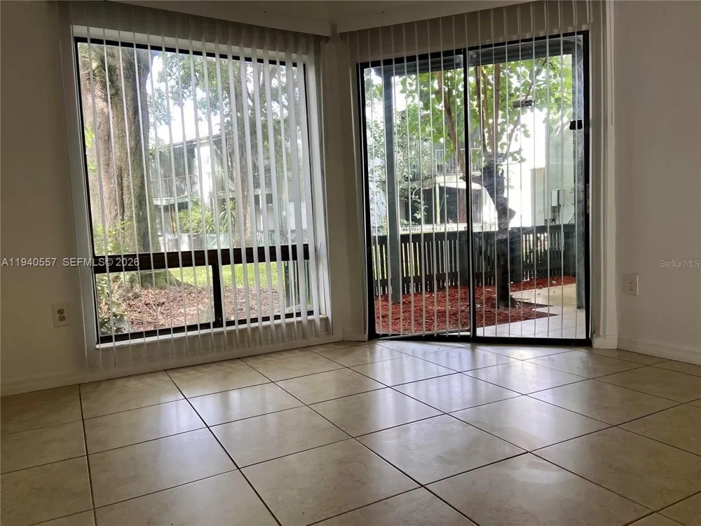 4318 Lakeway Dr #12-D Orlando, FL 32839
