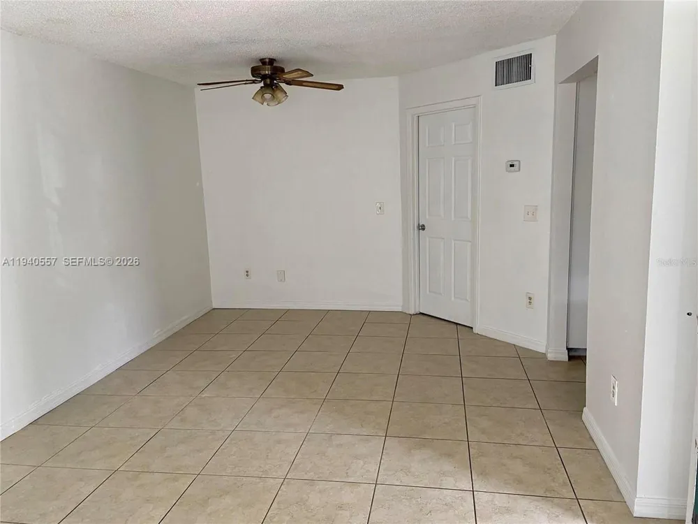 4318 Lakeway Dr #12-D Orlando, FL 32839