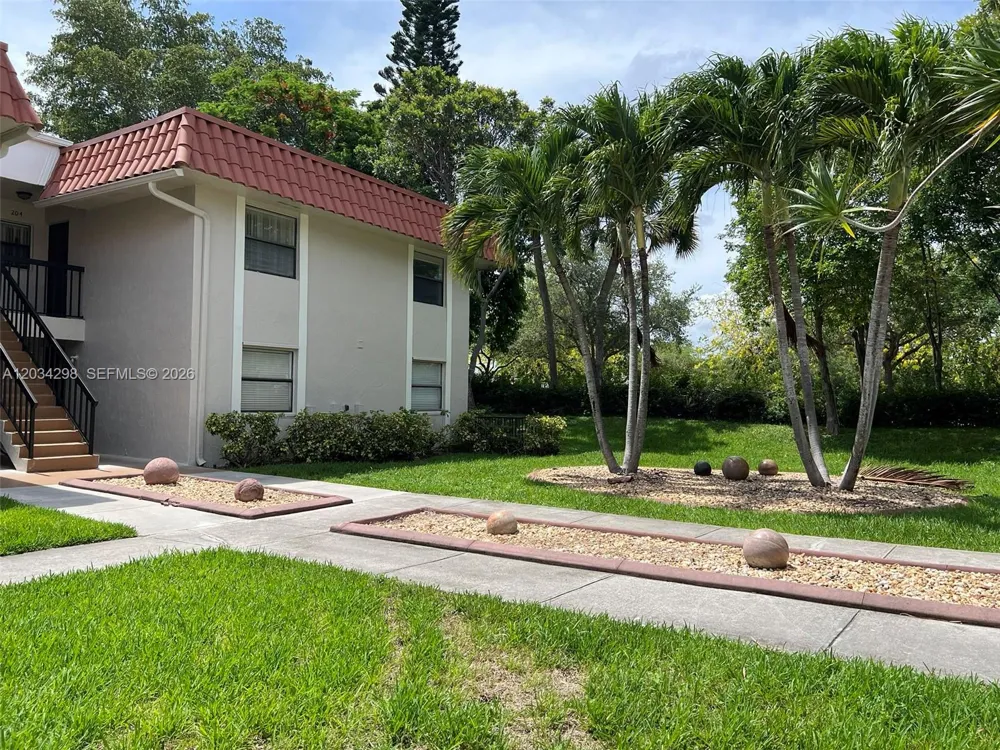 9710 Hammocks Blvd #204-31 Miami, FL 33196